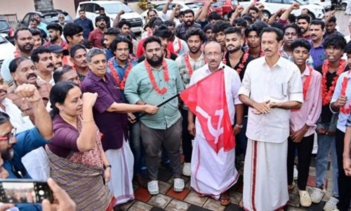 കാപ്പാ കേസ് പ്രതിക്ക് മാലയിട്ട് സ്വീകരണം; മന്ത്രിയും സിപിഐഎം ജില്ലാനേതൃത്വവും വിവാദത്തില്‍