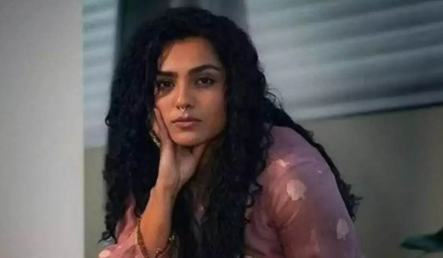 വ്യത്യസ്ത ഹെയര്‍ സ്‌റ്റൈലുകള്‍ പരീക്ഷിക്കുന്നത് പ്രശസ്തിയില്‍ നിന്നും രക്ഷപ്പെടാന്‍ ; പാര്‍വതി തിരുവോത്ത്