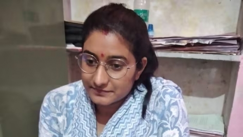 കൈക്കൂലിയായി 2500 രൂപ ചോദിച്ചു, ആയിരം കിട്ടി ; കിട്ടുന്നതാവട്ടെയെന്ന് ഉദ്യോഗസ്ഥ ; പിടിയില്‍