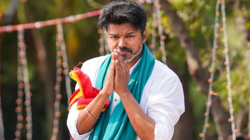 വിമര്‍ശനങ്ങള്‍ക്കൊടുവില്‍ വിജയ് ദുരന്ത ഭൂമിയായ കരൂരിലേക്ക്