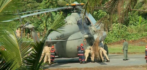 രാഷ്ട്രപതി സഞ്ചരിച്ച ഹെലികോപ്റ്ററിന്റെ ടയറുകള്‍ കോണ്‍ക്രീറ്റില്‍ താഴ്ന്നു ; കോണ്‍ക്രീറ്റിട്ടത് രാവിലെ ; സുരക്ഷാ വീഴ്ചയെന്ന് ആരോപണം