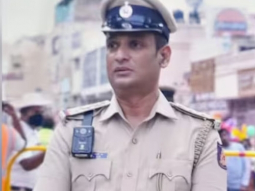 ഭാര്യയും മക്കളും വീട്ടിലില്ല, വരണം ..ചാറ്റ് പുറത്തുവിട്ട് യുവതി ; പൊലീസ് ഇന്‍സ്‌പെക്ടര്‍ വിവാഹ വാഗ്ദാനം നല്‍കി പീഡിപ്പിച്ചെന്ന് പരാതി