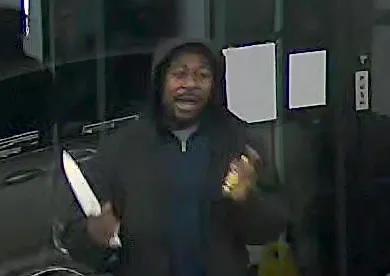 ഹണ്ടിംഗ്ടണ്‍ ട്രെയിന്‍ അക്രമണത്തില്‍ 'മുഖ്യപ്രതി' പോലീസ്? ട്രെയിനില്‍ കയറി നിരപരാധികളെ കുത്തിവീഴ്ത്തുന്നതിന് മുന്‍പ് ലഭിച്ച റിപ്പോര്‍ട്ടുകള്‍ അവഗണിച്ചു; 24 മണിക്കൂര്‍ മുന്‍പ് ബാര്‍ബര്‍ ഷോപ്പുകാര്‍ വിളിച്ചുപറഞ്ഞിട്ടും തിരിഞ്ഞുനോക്കിയില്ല